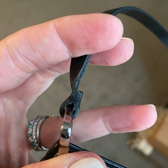 Authentic Louis Vuitton Epi Pochette with shoulder strap - Picture 9 of 13